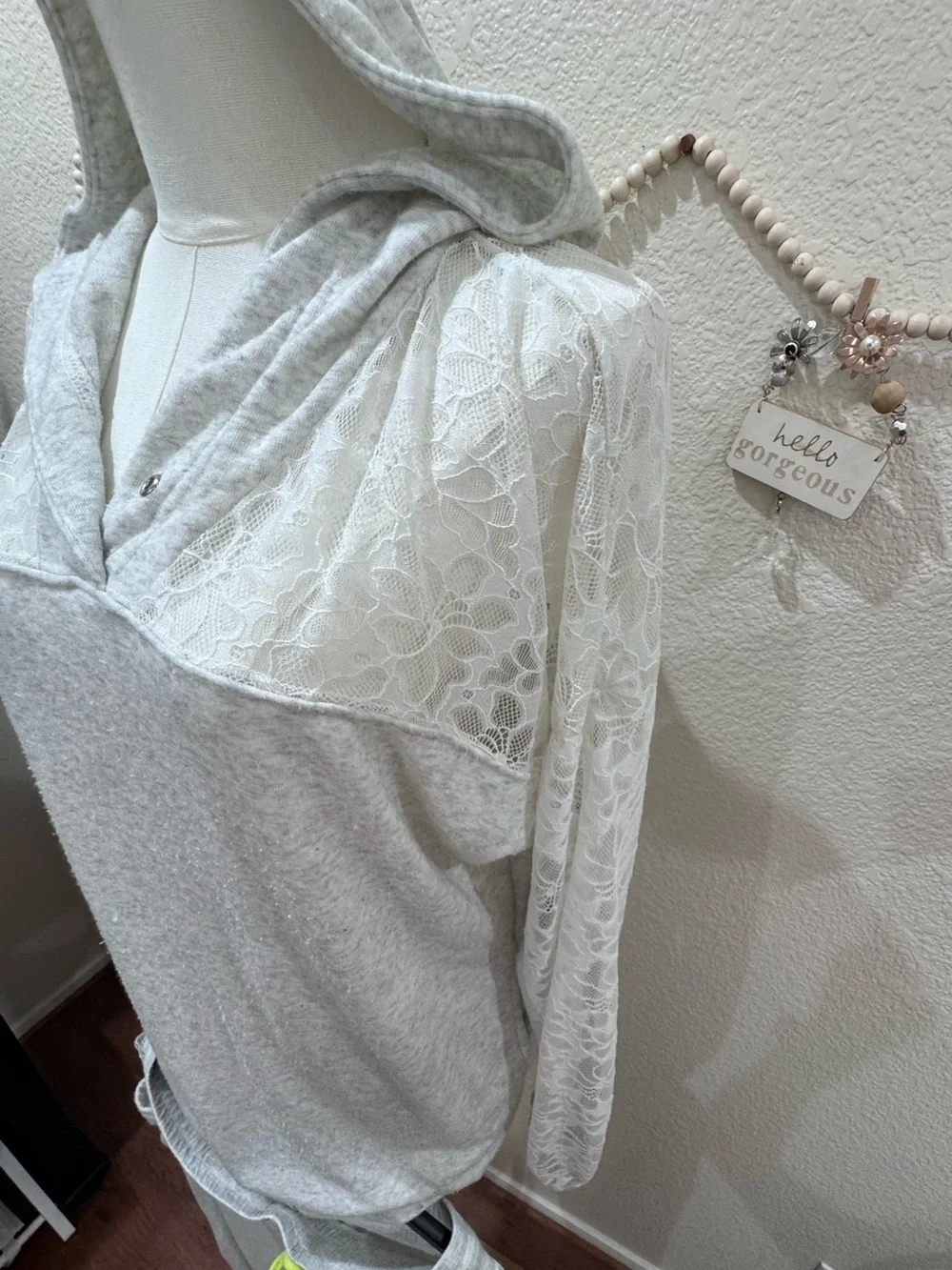 Women's fleur't with ie 3 piece set, Light Gray Hooded Pajama Set with Neon
